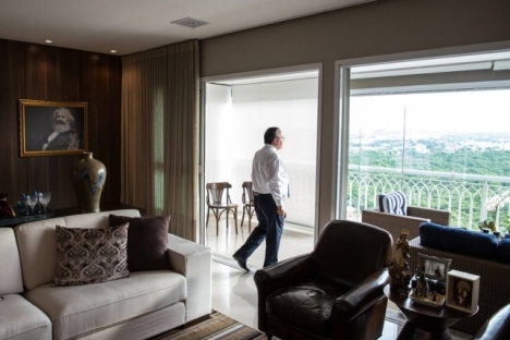 Quadro do terico do comunismo Karl Marx tem espao de destaque na sala de Pedro Taques