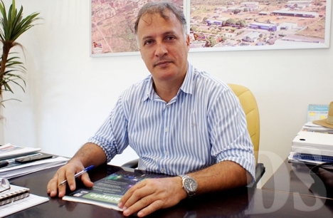 Juviano supostamento teria utilizado assessor jur�dico da prefeitura para sua defesa particular