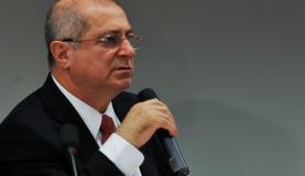 O ex-ministro Paulo Bernardo foi preso em Braslia e dever ser conduzido para So Paulo. Segundo a PF, ele  investigado em um esquema de pagamento de propina