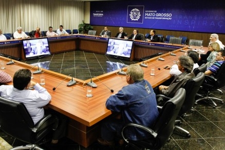 O governador Pedro Taques e empresrios do agronegcio