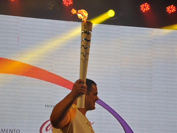 O Judoca David Moura foi o ltimo condutor da Tocha Olmpica em Cuiab