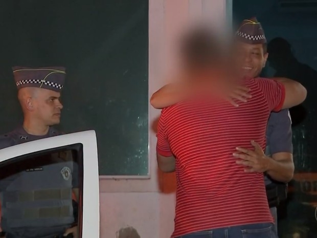 Homem comemorou aps acusado de matar pai ser preso (Foto: Reproduo/TV TEM)