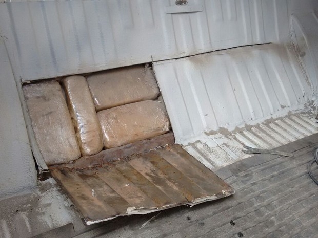 Motorista  preso em MT com 27 kg de cocana em fundo falso de veculo