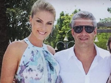 A modelo e apresentadora Ana Hickmann ao lado de seu cunhado Gustavo Henrique Bello 