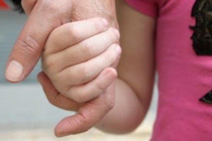 Garota de cinco anos contou aos pais que idoso passou mo em suas partes ntimas