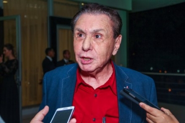 O presidente regional do PMDB, Carlos Bezerra: pesquisa deve indicar nome de candidato a Prefeitura de Cuiab