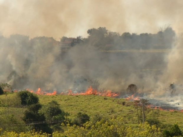 Falta de chuvas e falta de conscientizao favorecem o aumento de queimadas em rodovia