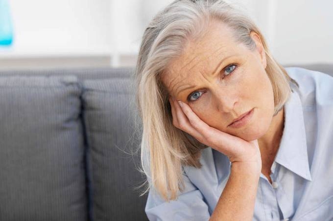 De acordo com os especialistas que fizeram a nova proposta de diagnstico, pessoas com comprometimento cognitivo leve, um sinal precedente do Alzheimer, que tambm apresentam alteraes de comportamento e personalidade.