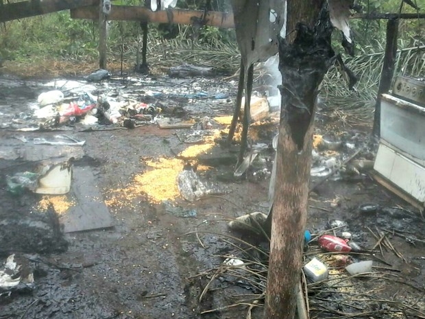 Acampamento invadido em Novo Mundo foi queimado por pistoleiros, diz Pastoral