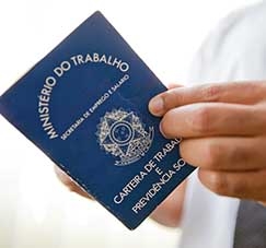 Resultado positivo no se via desde abril. Foram trs meses seguidos com mais demisses do que contrataes