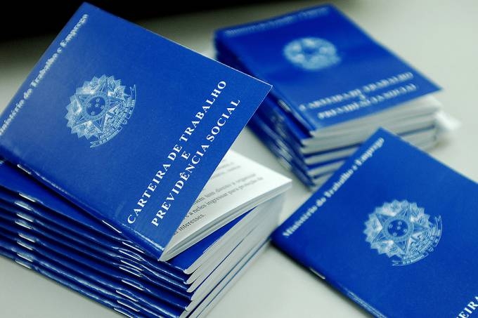 A renda mdia real do trabalhador foi de 1.972 reais no segundo trimestre deste ano