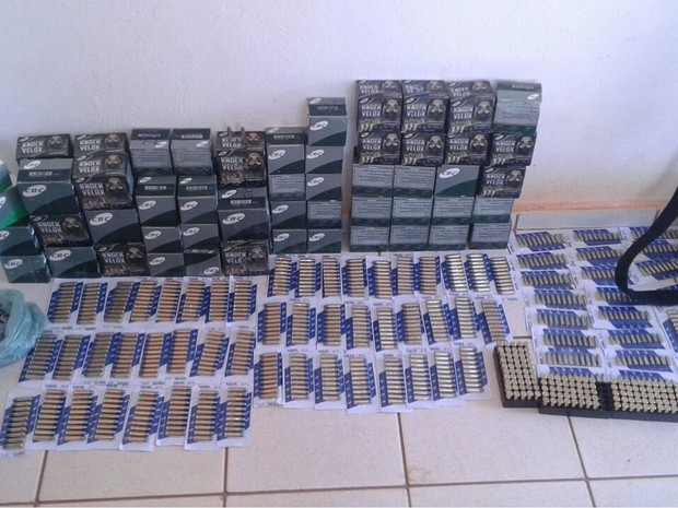 Motorista  preso com armas e 10 mil munies aps tentar fugir da PM em Mato Grosso