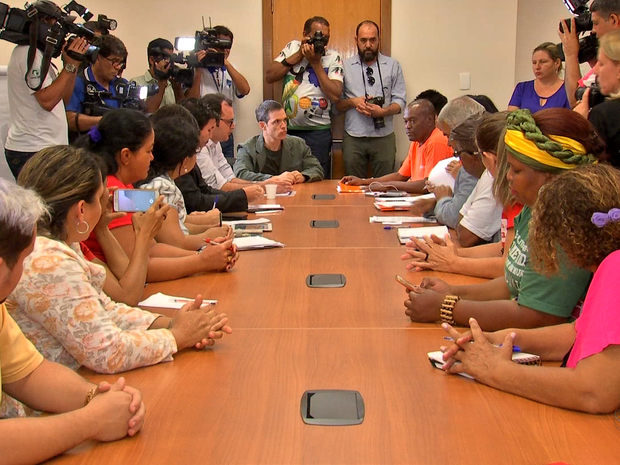 Sem acordo, servidores da Educao se reuniram com o governo