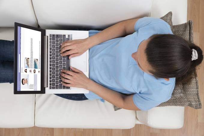 As razes para a mudana podem incluir o acesso fcil  pornografia e o acesso ao entretenimento online, como videogames e servios de streaming de filmes e sries, que so opes para passar o tempo, alm do sexo.