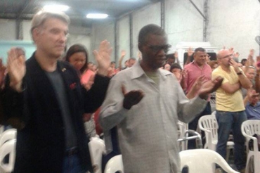 Registro da presen�a de Eike no culto da �ltima segunda-feira 