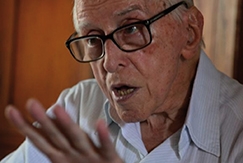 Dom Pedro Casaldliga, bispo emrito da Prelazia de So Felix do Araguaia, em Mato Grosso, gosta, na verdade, de ser chamado apenas de padre. Aposentado, ele preferiu ficar no Brasil do que voltar para a Espanha, onde nasceu. 