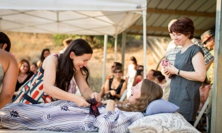 Betsy cercada por amigos e a famlia antes de dar fim  vida para no sofrer com a doena