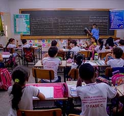 Professor com contrato temporrio: greve obrigar o governo a renovar acordos