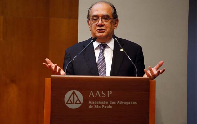 O presidente do Tribunal Superior Eleitoral (TSE) criticou a Lei da Ficha Limpa nesta quarta-feira