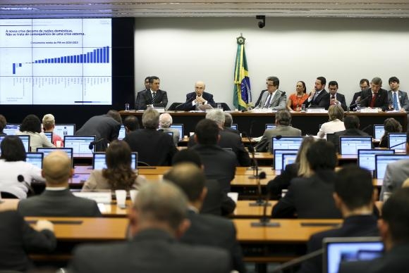 Os ministros da Fazenda, Henrique Meirelles, e o interino do Planejamento, Dyogo Oliveira, participam de audincia pblica da Comisso Especial sobre Novo Regime Fiscal (PEC 241/16), na Cmara dos Deputados
