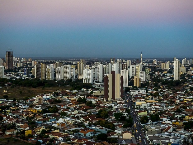 Cuiab� tem popula��o estimada de 585.367 pessoas.