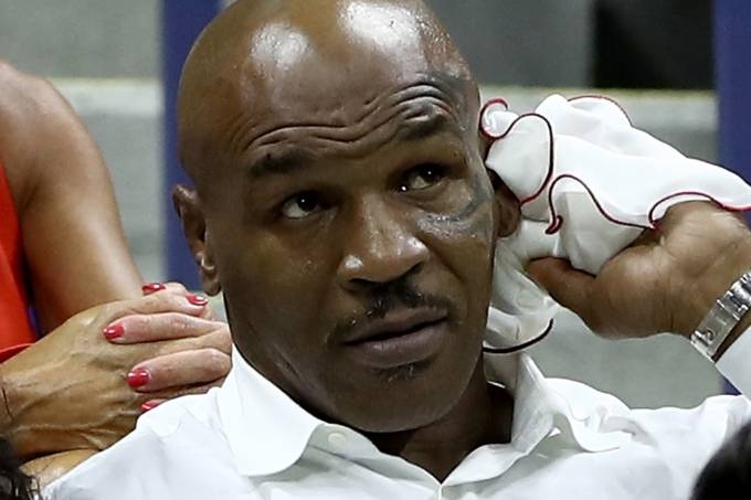 Mike Tyson acompanha partida entre o srvio Novak Djokovic e o polons Jerzy Janowicz no Aberto dos Estados Unidos, em Nova York