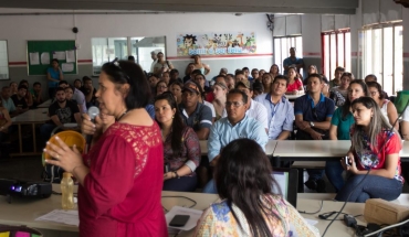 Pais recebem orientaes a respeito da meningite - Foto por: Junior Silgueiro/GComMT