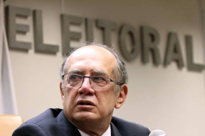 O presidente do TSE, ministro Gilmar Mendes, durante coletiva de imprensa, no Rio