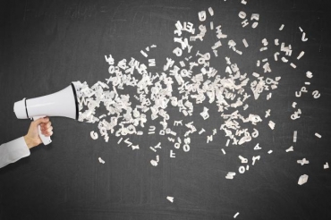 Todos conhecem algum que fala demais ou j acharam que falaram demais em alguma situao. Para evitar constrangimentos, psiclogos recomendam pensar antes de falar, respirar e prestar ateno aos sinais no verbais do ouvinte.