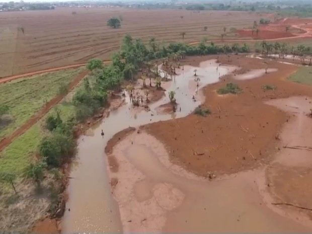 Nvel do Rio Queima-P est baixo e abastecimento  feito de forma regrada (Foto: Reproduo/TVCA)