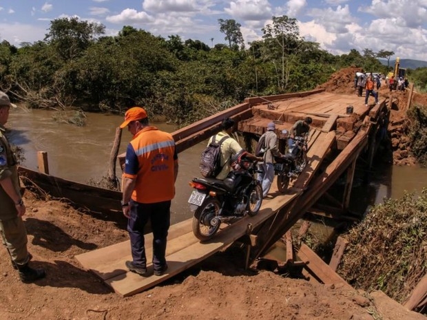 Pontes devero ser reconstrudas em Porto Esperidio (MT) (Foto: Jos Medeiros/Gcom-MT )