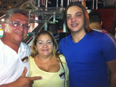 Dona Bill e o filho, o cantor Wesley Safado