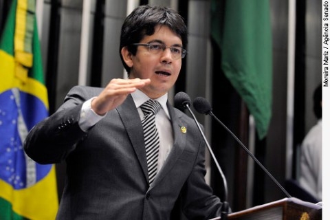 O senador Randolfe Rodrigues, relator do projeto que pe fim ao foro privilegiado