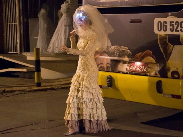 Noiva falecida  um dos personagens do espetculo (Foto: Grupo Tibanar/ Divulgao)