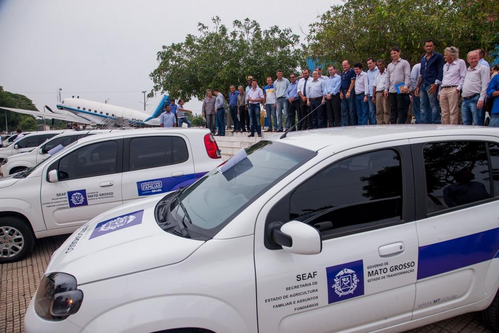 Entrega de veculos, realizada em Alta Floresta, para municpios do Portal da Amaznia - Foto por: Gcom-MT