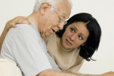 O novo tratamento destroi o tumor por meio de uma associao entre a insero de fibras ticas na regio do perneo e a injeo do medicamento  base de bactrias marinhas na corrente sangunea. (Medioimages/Photodisc/Thinkstock)