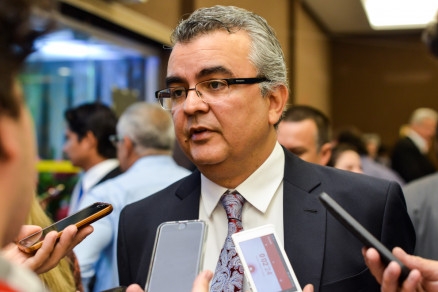 O chefe da Casa Civil, Paulo Taques, admite uso de decretos