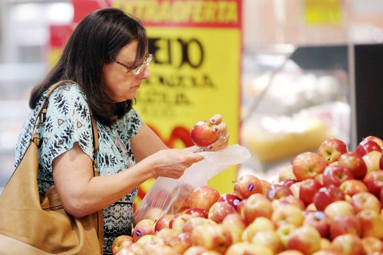 Se confirmada a aposta dos economistas ouvidos pelo Banco Central, a inflao fechar 2016 dentro do teto da meta de 6,5%, aps ter ficado em 10,67% em 2015 (Ricardo Matsukawa/VEJA.com)