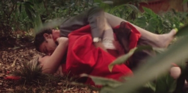 Brbara Evans e Cau Reymond em cenas quentes de Dois Irmos