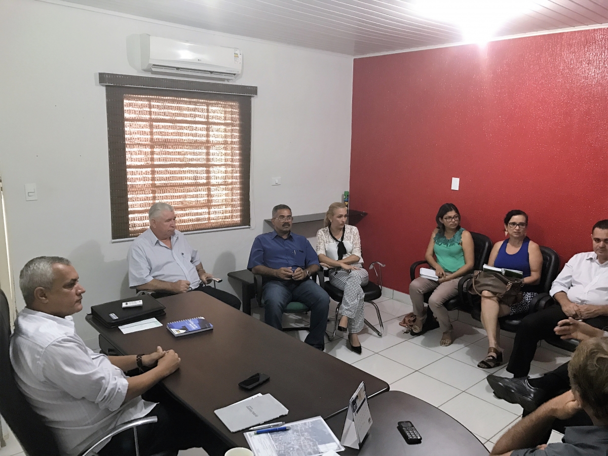 A reunio contou com a participao de membros da administrao e executivos da instituio, que ao final acordaram a manuteno do Programa Unio Faz a Vida.