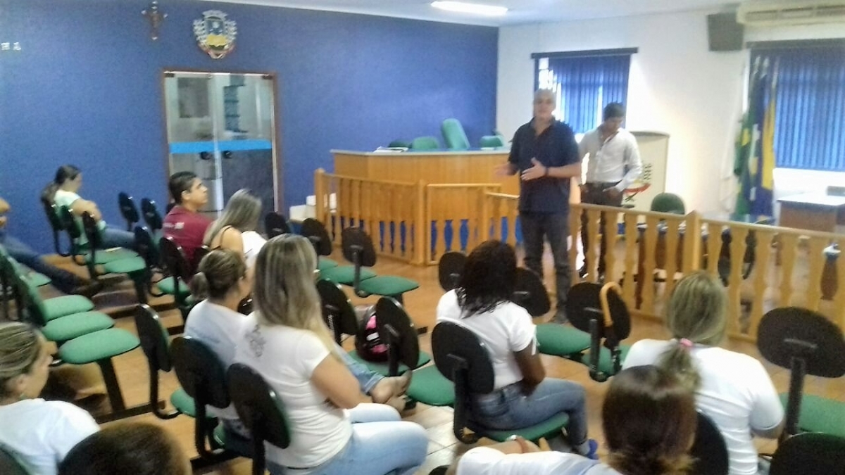 Prefeito Zema Fernandes disse durante reunio que a administrao est a disposio dos ACS para que possam ter condies de prestar um bom servio a sociedade.