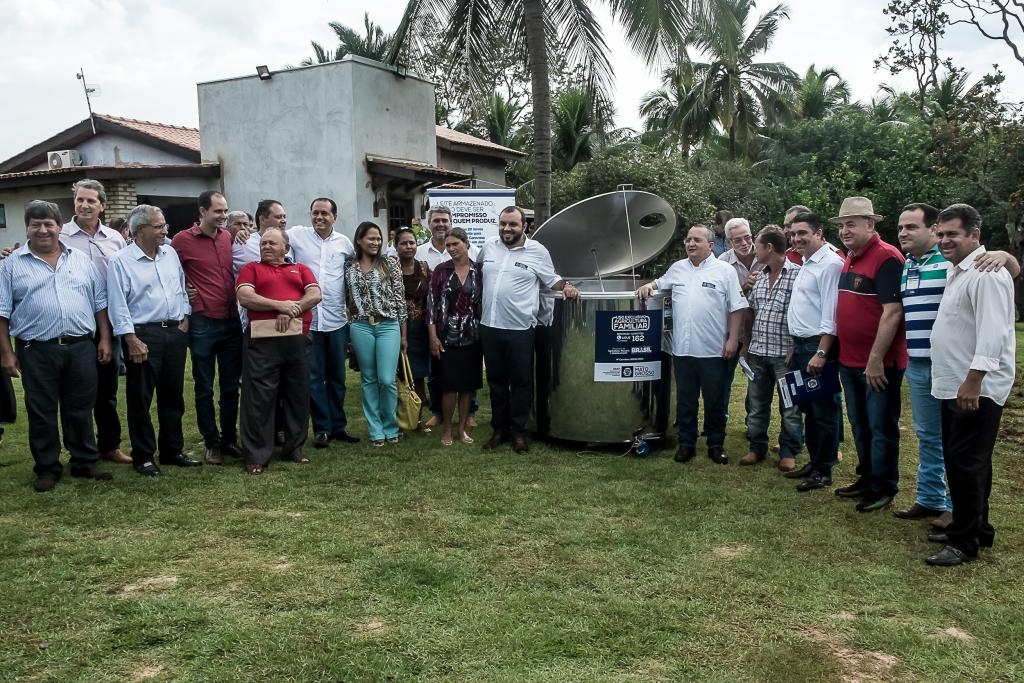 Seaf entrega resfriadores de leite em Jaciara - Foto por: Jos Medeiros/Gcom-MT