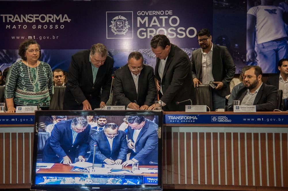 Quatro documentos importantes foram assinados, estabelecendo parcerias em diversas reas - Foto por: Rodolfo Perdigo