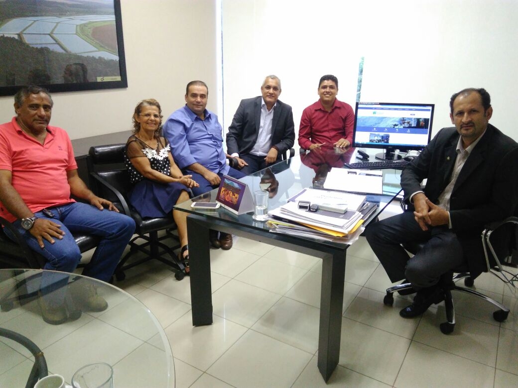 Comitiva de Nortelndia no gabinete do vice governador Carlos Fvaro que encampou a defesa pelo funcionamento do hospital de Nortelndia.