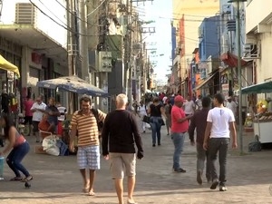 Para a Fecomercio-MT, nmero de lojas fechadas  reflexo da crise  (Foto: Reproduo/TVCA)