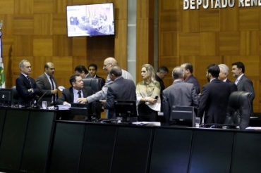 18 dos 24 deputado votaram de forma favor�vel ao projeto