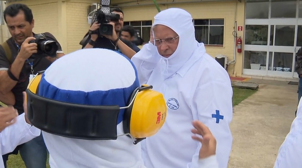 Ministro Blairo Maggi vistoria fbrica na Regio Metropolitana de Curitiba (Foto: Reproduo/ RPC Curitiba)