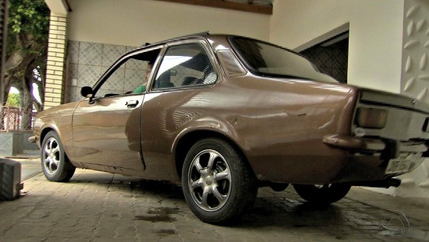 O agrnomo Luis Otvio de Souza Ferreira tem na garagem um Chevete, ano 1979 (Foto: Reproduo/TVCA)