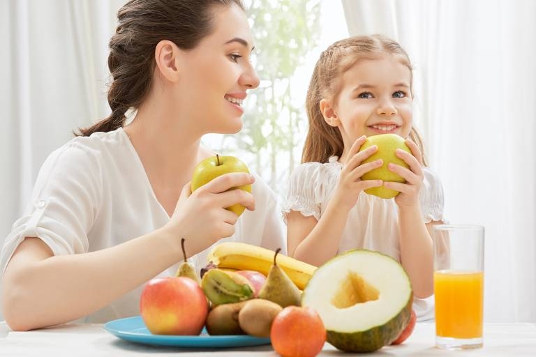 Segundo um novo estudo, alimentos como frutas contm mais energia do que fontes bsicas como folhas, fornecendo assim o combustvel adicional necessrio para evoluir para um crebro maior. (IStock/Getty Images)