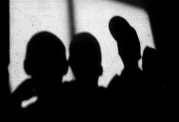 Me  presa por abandonar os filhos e ir para bar